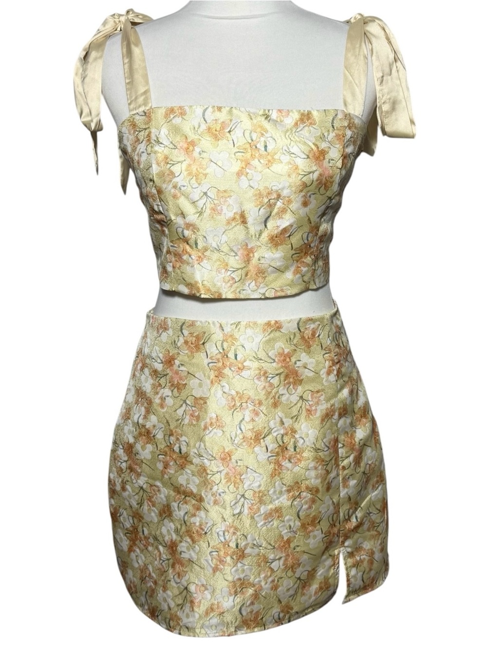 Lulus Time to Bloom Yellow Floral Jacquard Two-Piece Set NWT Size Large - Picture 3 of 9